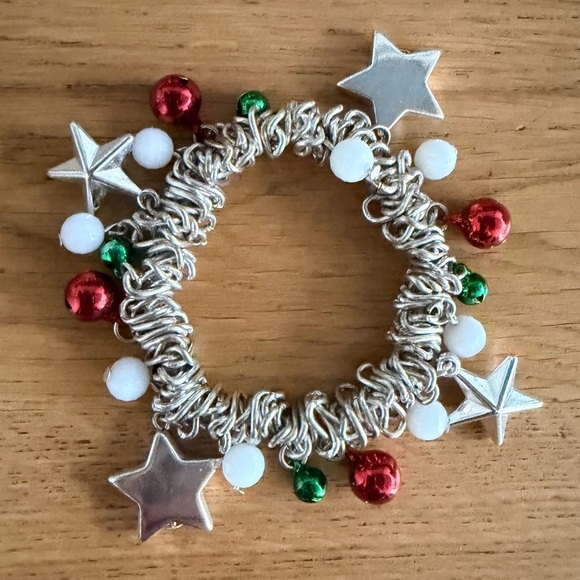Jewelry - Christmas Charm Bracelet
Stretch Silver Tone Stars Bells
Holiday Jewelry